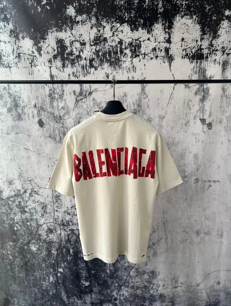 T-SHIRT BALENCIAGA CAUTION dettaglio prodotto