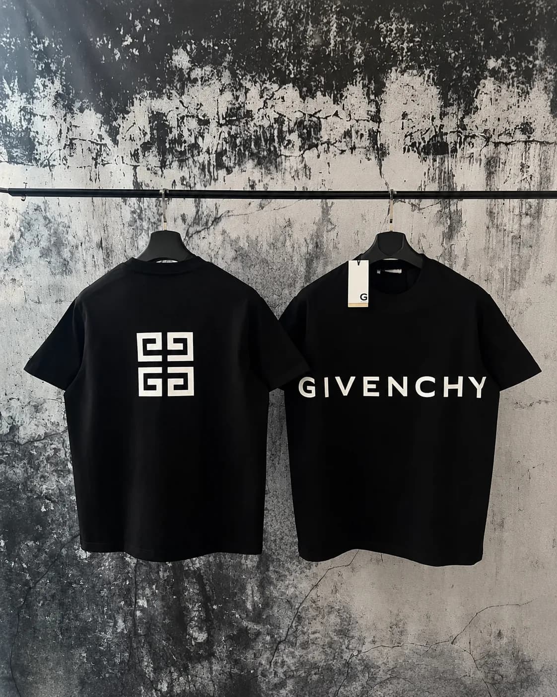 T-SHIRT GIVENCHY