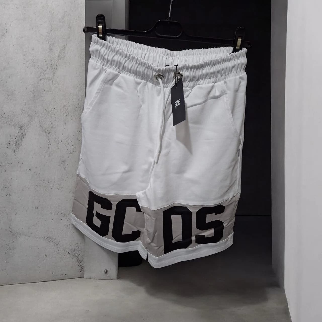 SHORTS GCDS