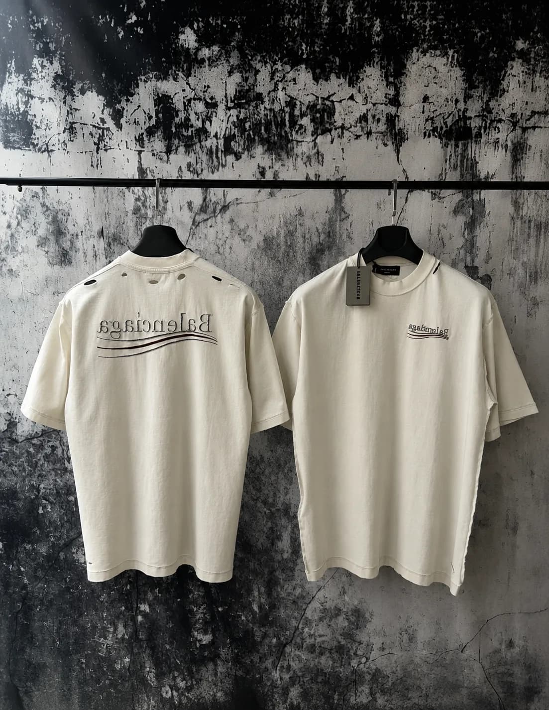 T-SHIRT BALENCIAGA DISTRESSED MIRROR LOGO dettaglio prodotto