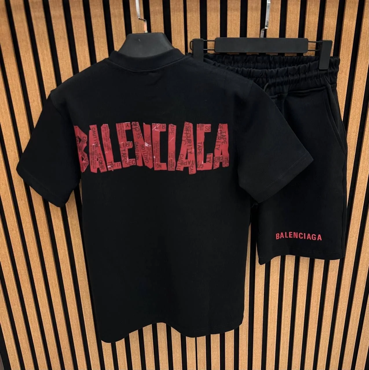 COMPLETO BALENCIAGA CAUTION T-SHIRT SHORTS dettaglio prodotto