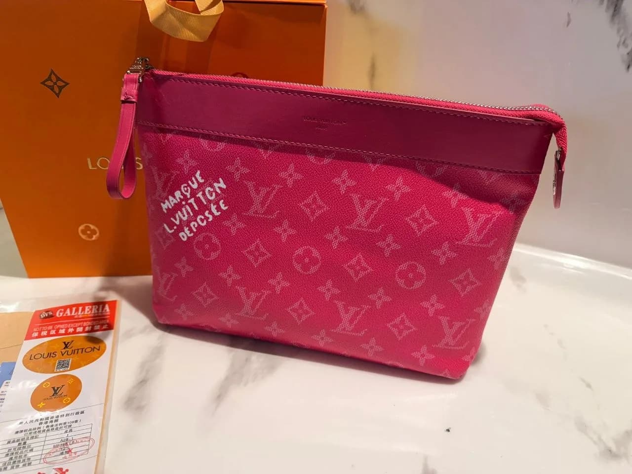 POCHETTE LV VOYAGE SOUPLE dettaglio prodotto