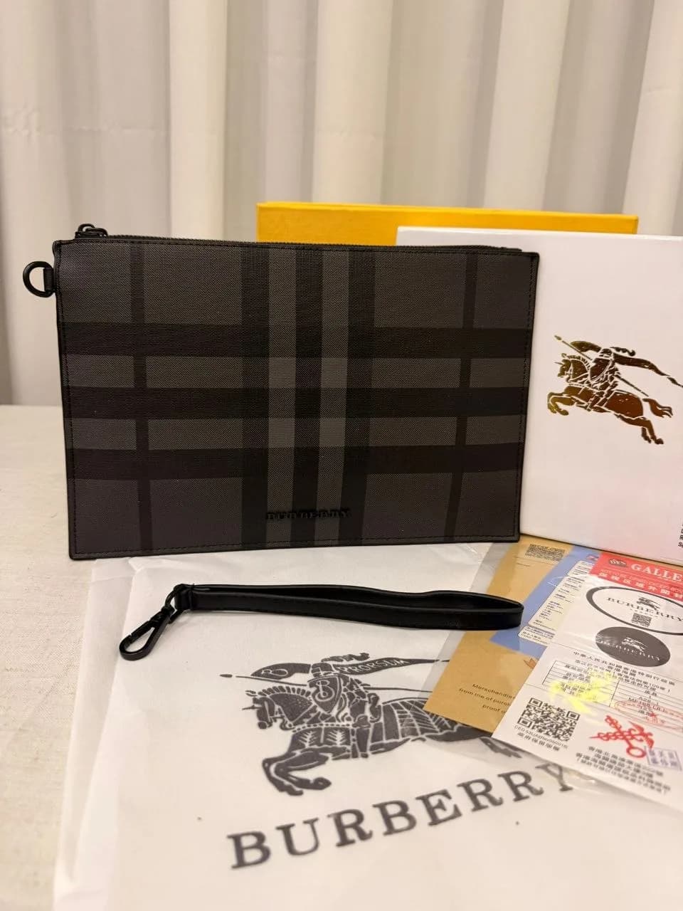 POCHETTE BURBERRY dettaglio prodotto